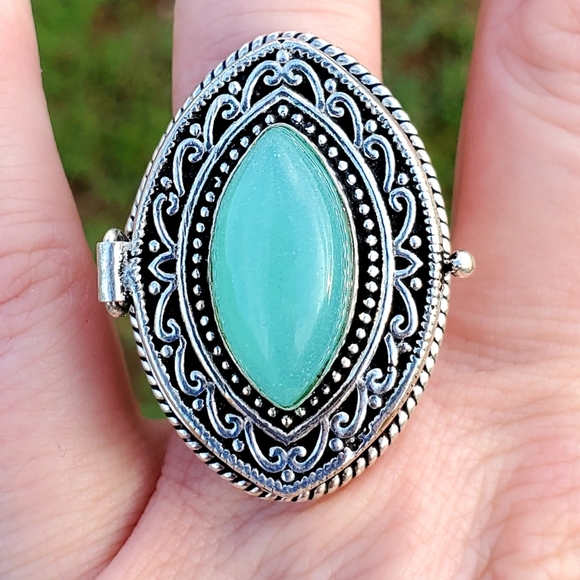 New Oversized Chalcedony 925 Silver Poison Ring. - Picture 8 of 16